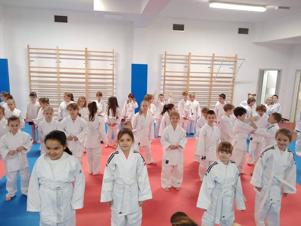 Judo w klasach pierwszych.